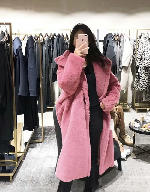 Load image into Gallery viewer, Women&#39;s Lambswool Long Coat for Autumn and Winter
