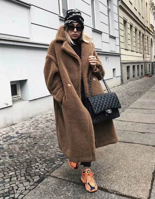 Load image into Gallery viewer, Women&#39;s Lambswool Long Coat for Autumn and Winter
